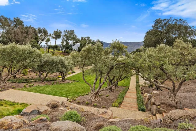 $10,800,000 | 860 Meadowood Lane, St. Helena, CA 94574