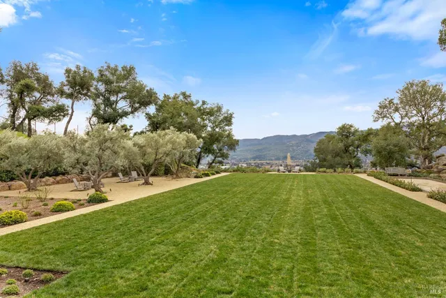 $10,800,000 | 860 Meadowood Lane, St. Helena, CA 94574