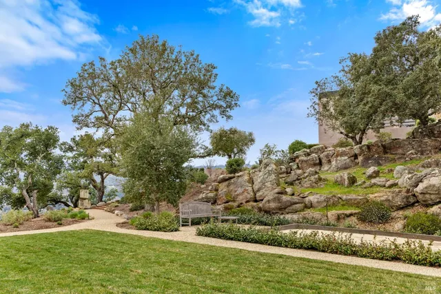 $10,800,000 | 860 Meadowood Lane, St. Helena, CA 94574