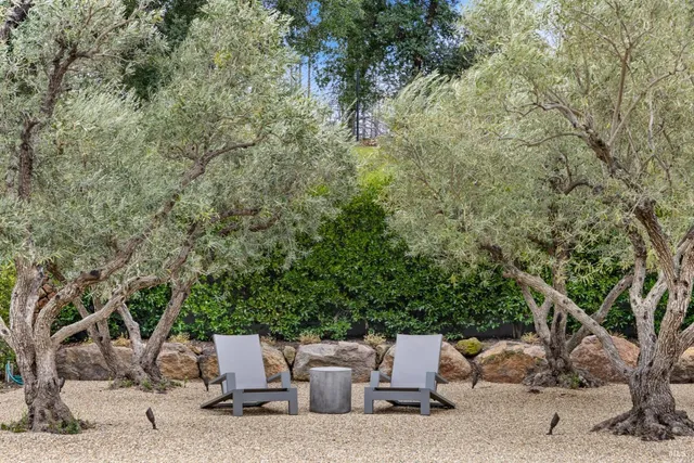 $10,800,000 | 860 Meadowood Lane, St. Helena, CA 94574