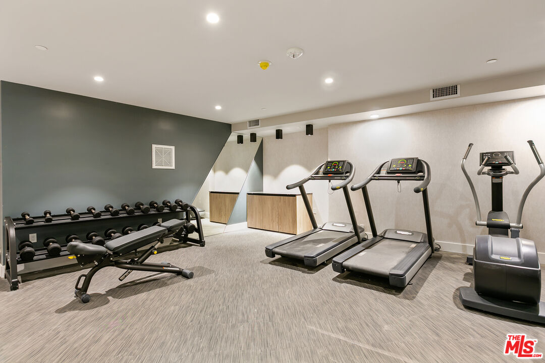 12431 Rochester Avenue, Unit PH7 Los Angeles, CA 90025 - Photo 15 of 23 a view of a room with gym equipment