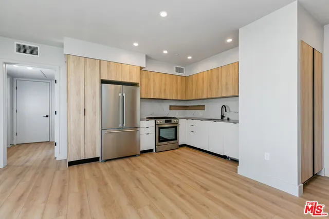 $4,095 | 12431 Rochester Avenue, Unit PH7, Los Angeles, CA 90025
