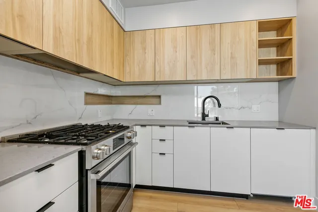 $4,095 | 12431 Rochester Avenue, Unit PH7, Los Angeles, CA 90025