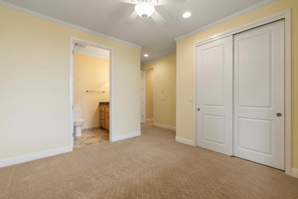 6586 Cooper's Hawk Road Klamath Falls, OR 97601 - Photo 40 of 68 End Bedroom En-suite