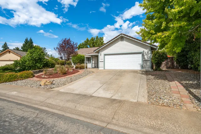 $425,000 | 2166 Wicklow Street, Redding, CA 96001