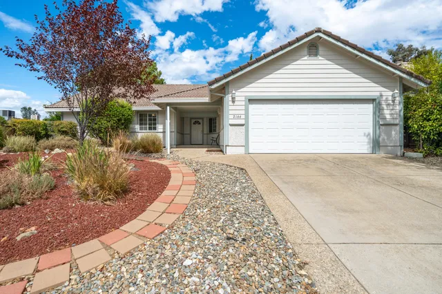 $425,000 | 2166 Wicklow Street, Redding, CA 96001