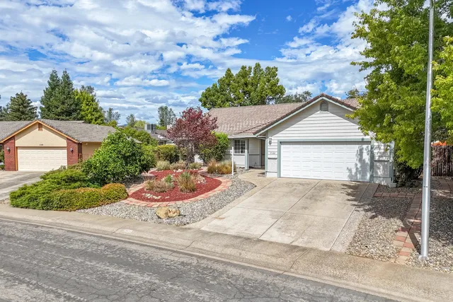 $425,000 | 2166 Wicklow Street, Redding, CA 96001
