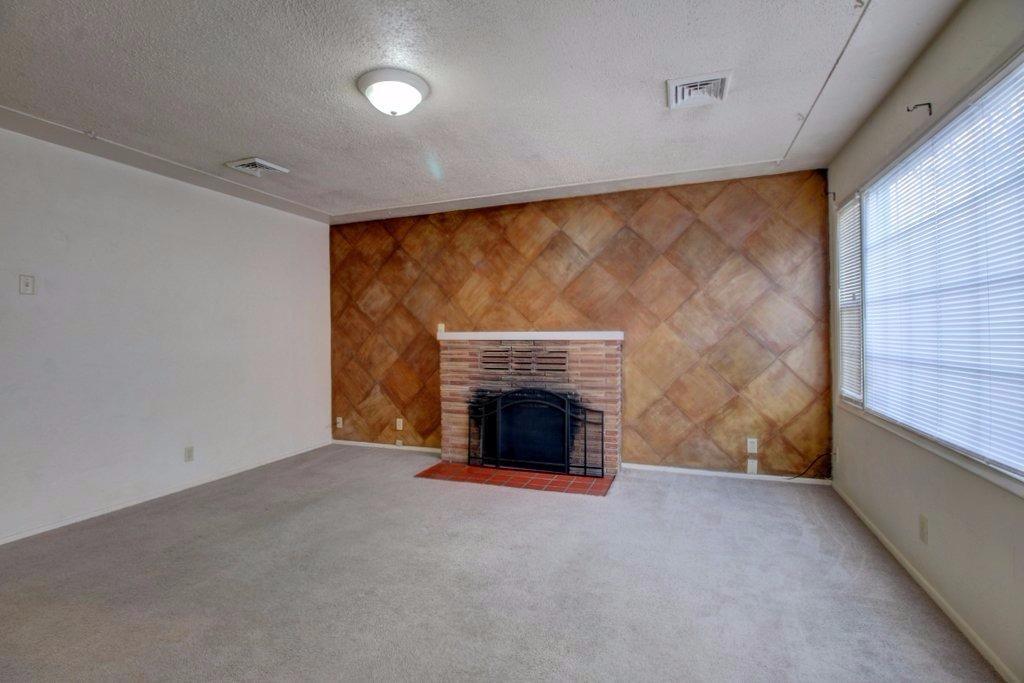 1350 Spring Street Medford, OR 97504 - Photo 4 of 28 Living room