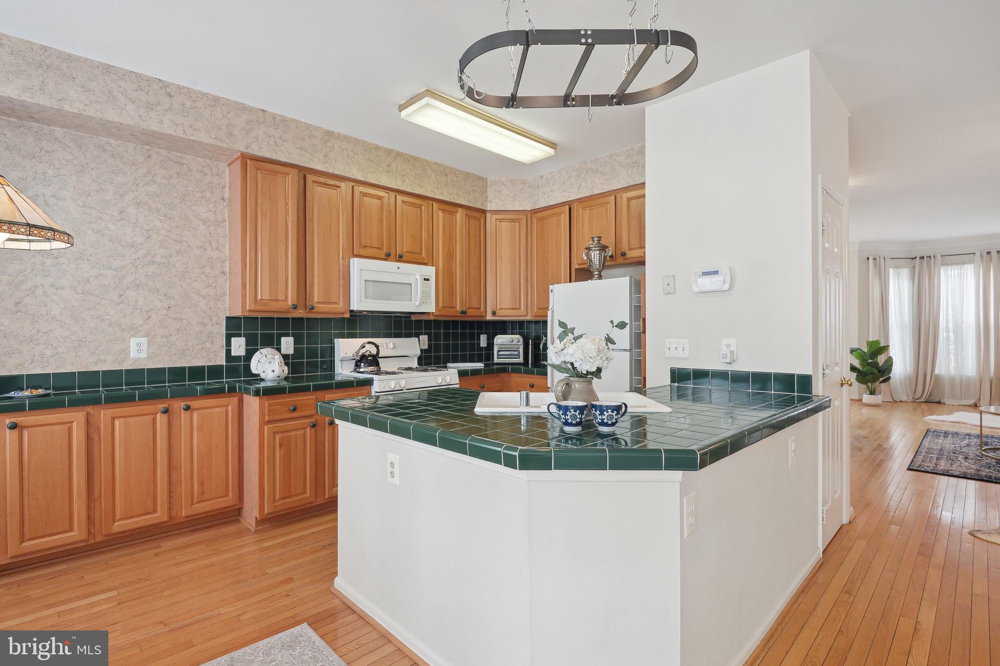 20613 Glenmere Square Sterling, VA 20165 - Photo 17 of 51