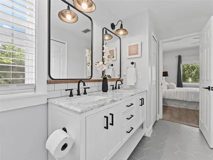 $475,000 | 18120 Sandy Pointe Drive, Tampa, FL 33647