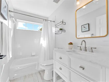 $475,000 | 18120 Sandy Pointe Drive, Tampa, FL 33647