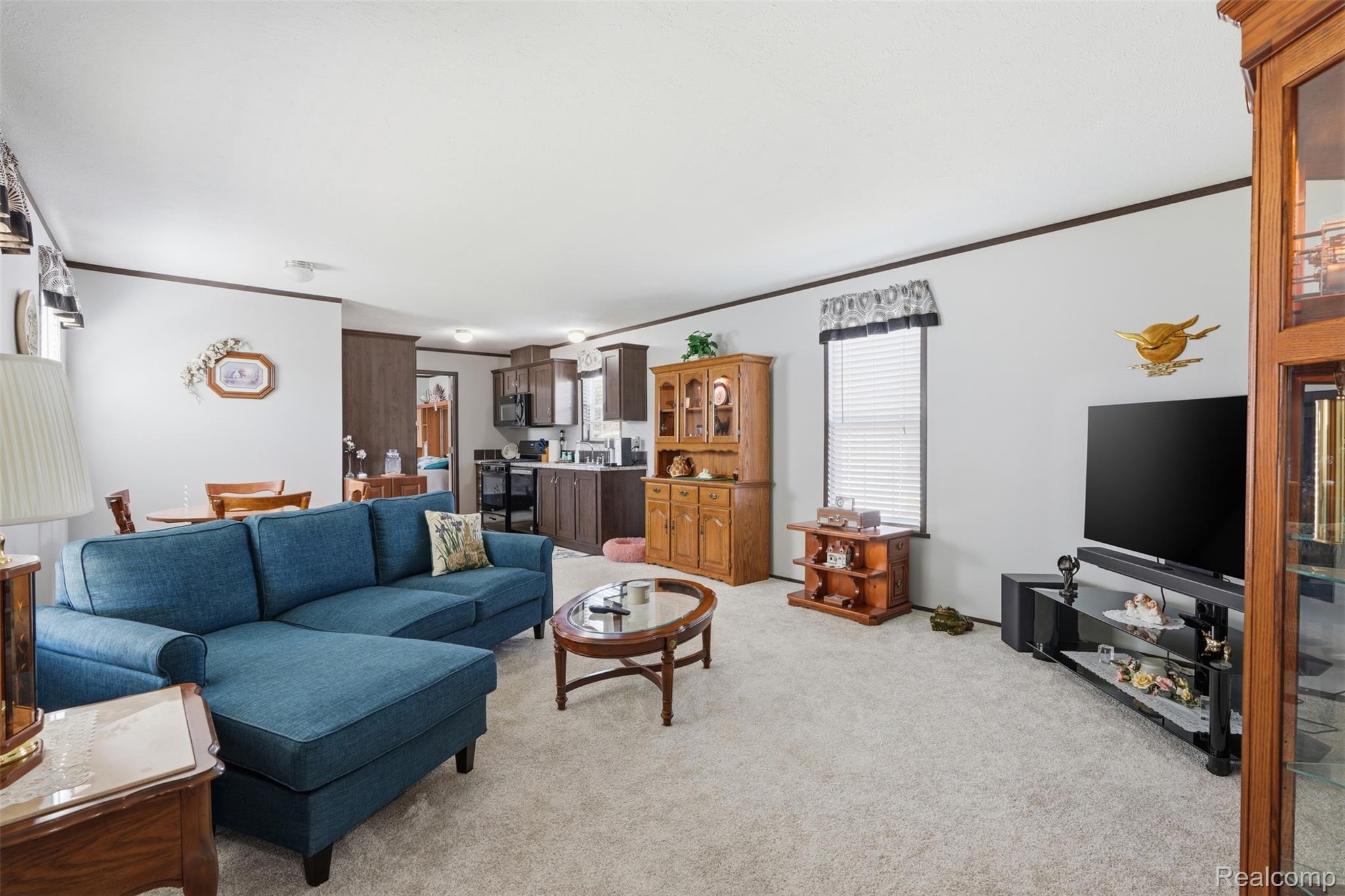440 Flamingo Street Rochester, MI 48309 - Photo 10 of 32 Living room featuring light carpet and crown molding