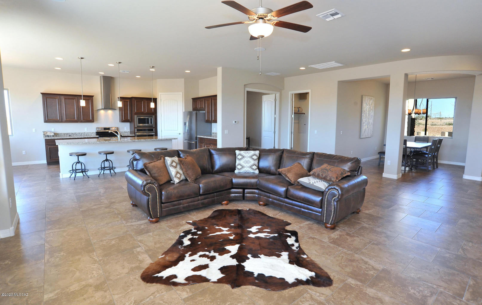 1240 North Range Rider Place Vail, AZ 85641 - Photo 2 of 17 Gallery Image 2
