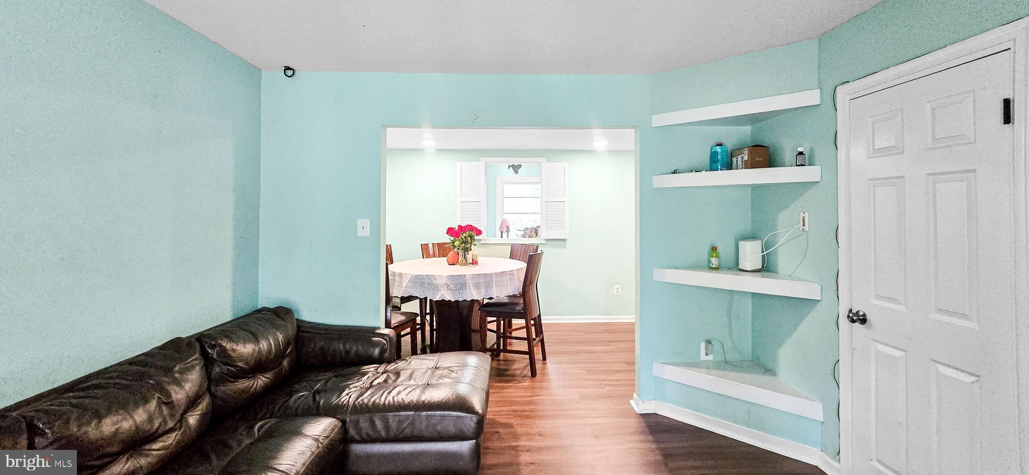 8402 Towne Crest Court Gaithersburg, MD 20877 - Photo 11 of 22 Bright and inviting open living space.