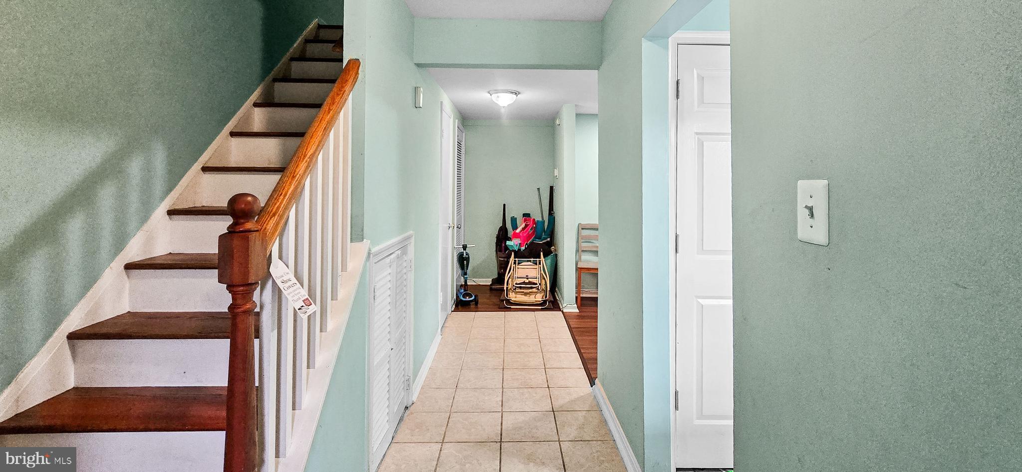 8402 Towne Crest Court Gaithersburg, MD 20877 - Photo 7 of 22 Inviting entryway with serene green hues.