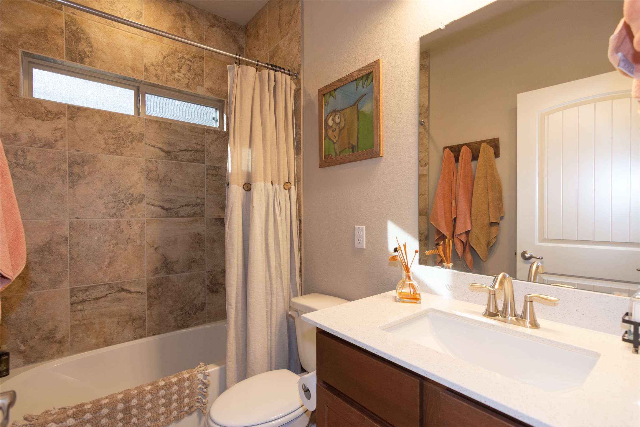 2809 Hopi Path, Unit 12 Leander, TX 78641 - Photo 27 of 34 Secondary bath sports a tub...