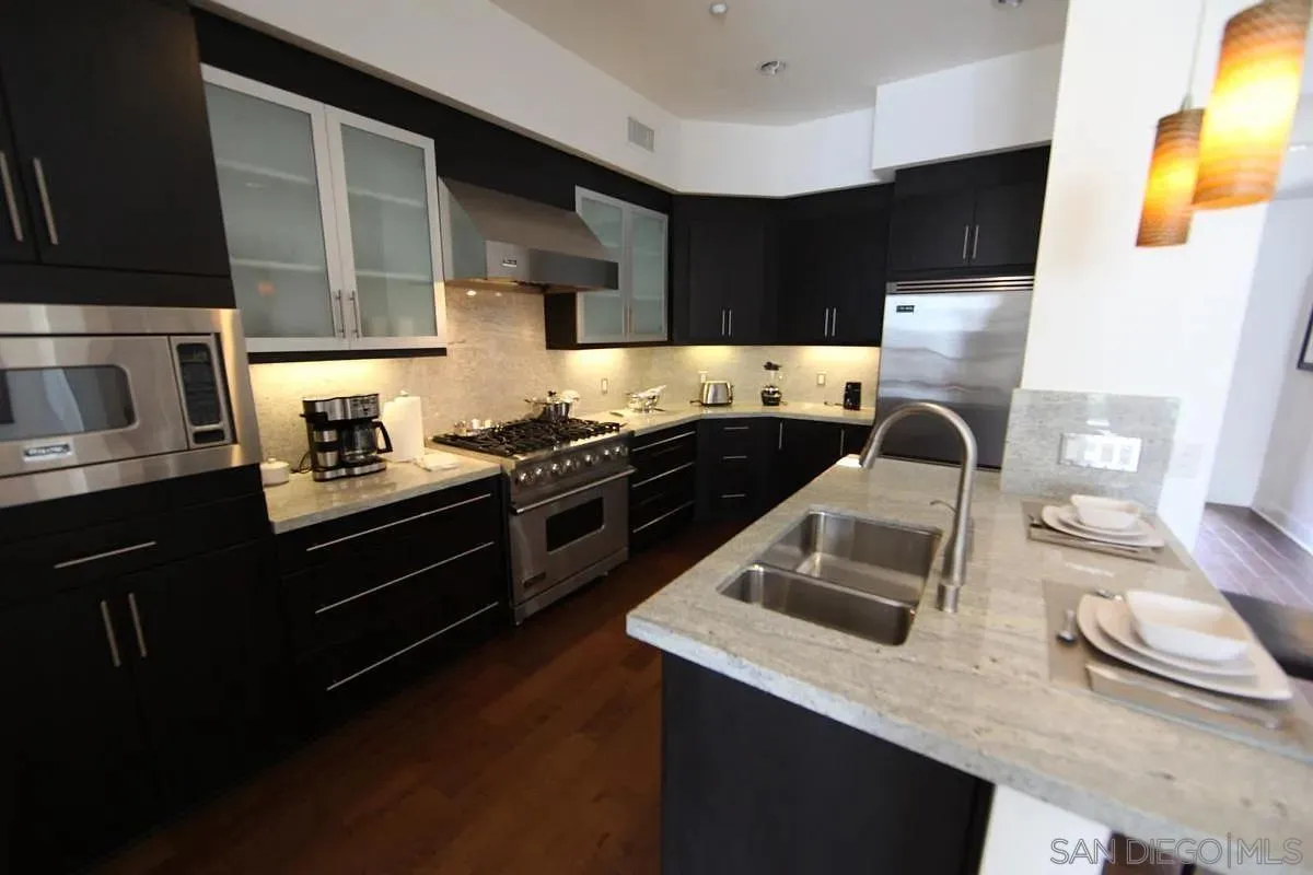 402 Rockefeller, Unit 306 Irvine, CA 92612 - Photo 4 of 17