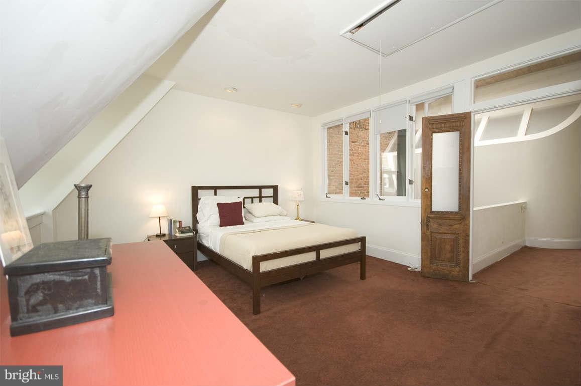 2512 Ontario Road Northwest, Unit 2 Washington, DC 20009 - Photo 15 of 23 Master mezzanine level master bedroom