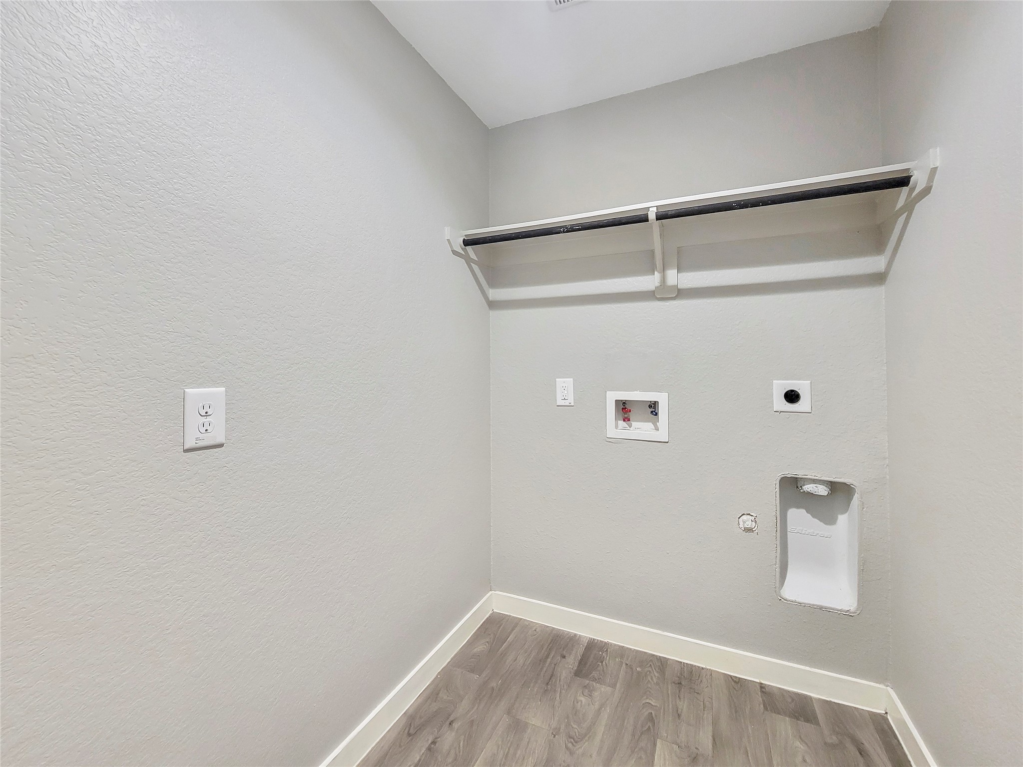 8122 Hush Hts Drive Rosharon, TX 77583 - Photo 13 of 17