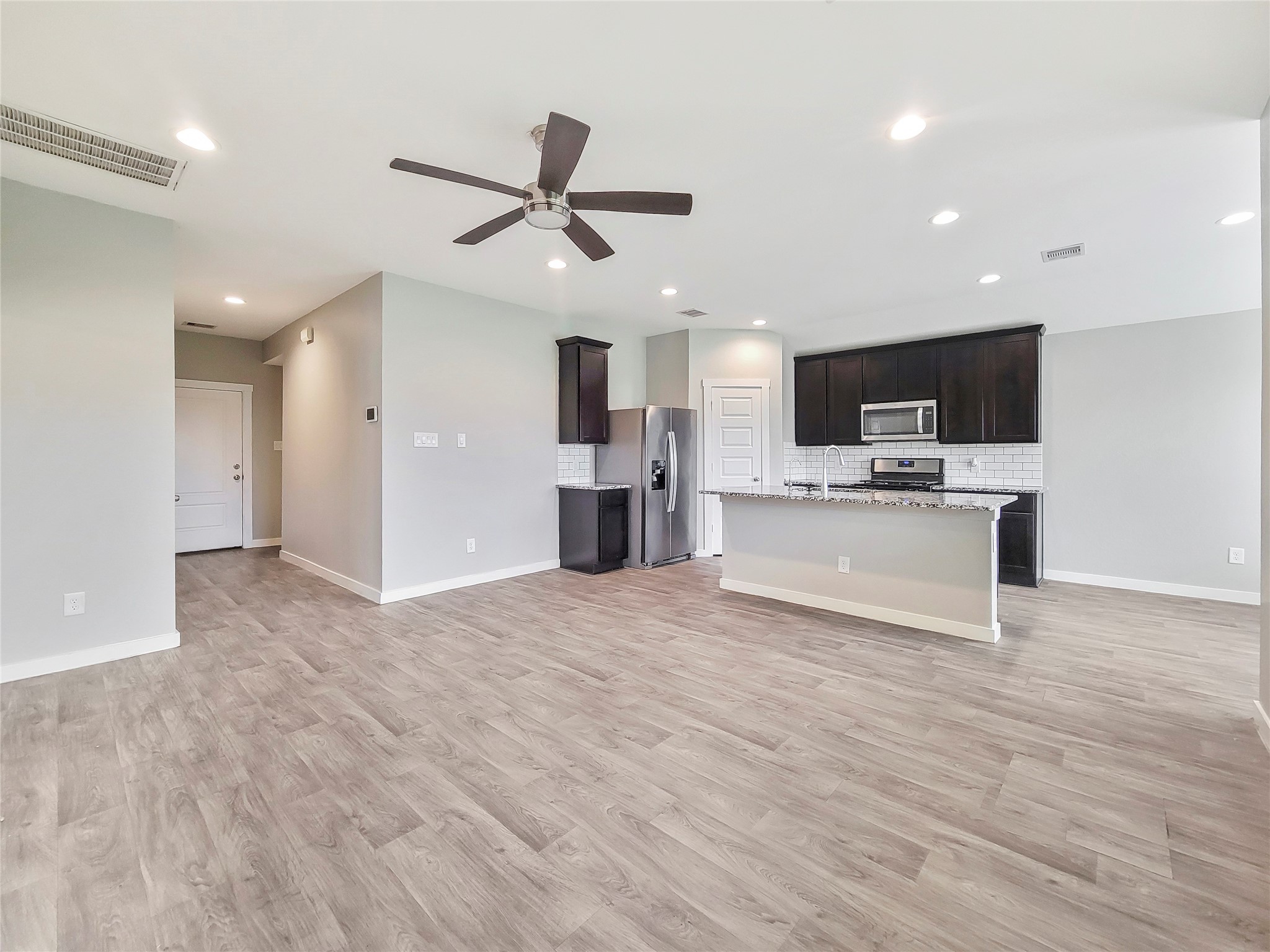 8122 Hush Hts Drive Rosharon, TX 77583 - Photo 3 of 17