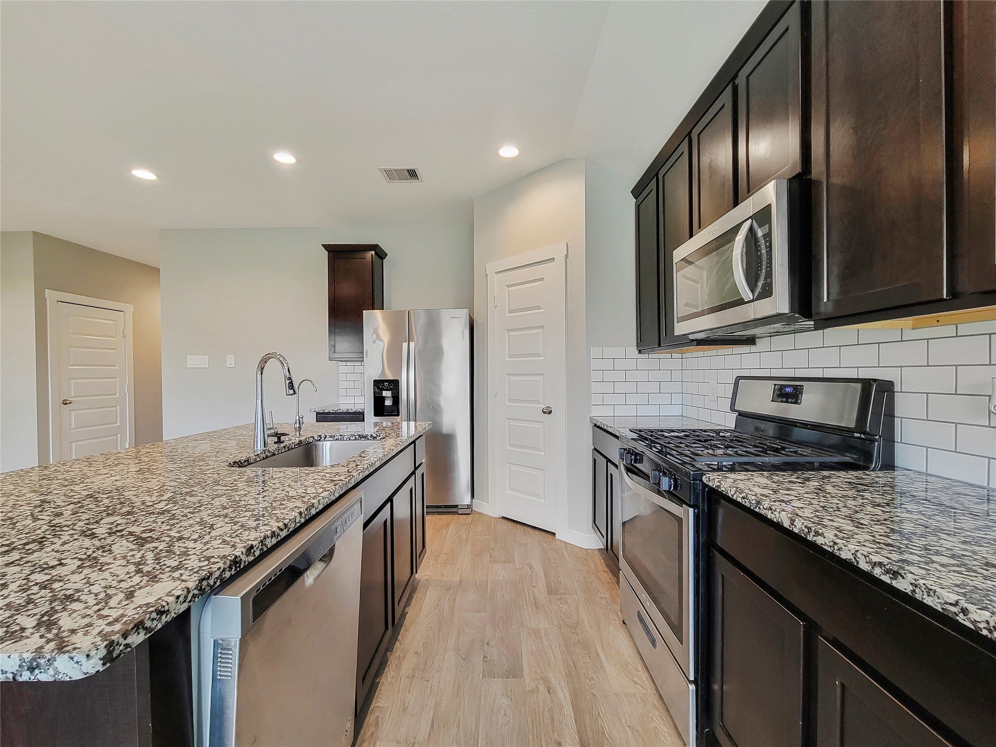 8122 Hush Hts Drive Rosharon, TX 77583 - Photo 4 of 17