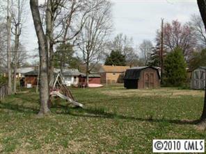 3915 Farmview Road Charlotte, NC 28205 - Photo 2 of 5 a view of a house with a yard