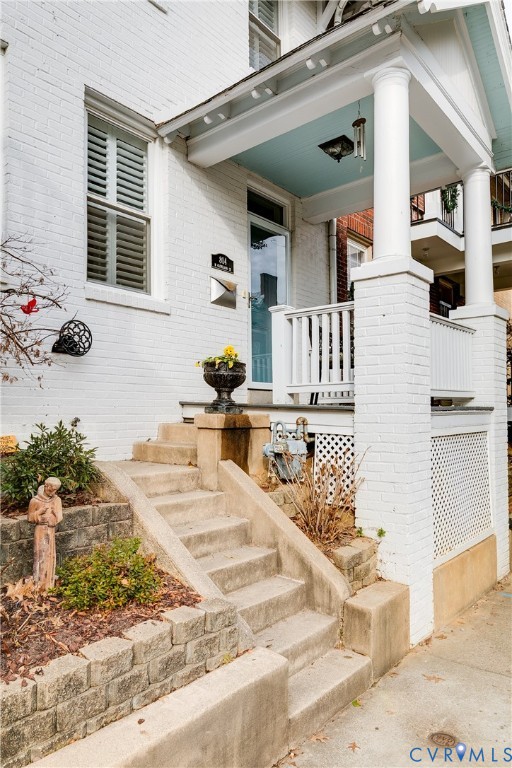 804 Cleveland Street Richmond, VA 23221 - Photo 2 of 25 a view of a house with a bath tub