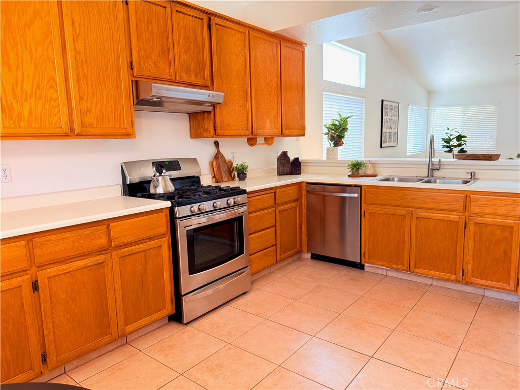 1986 Woodhaven Court Merced, CA 95340 - Photo 15 of 57