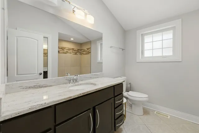 $439,900 | 8808 Meade Avenue, Oak Lawn, IL 60453