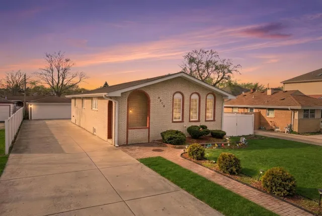 $439,900 | 8808 Meade Avenue, Oak Lawn, IL 60453