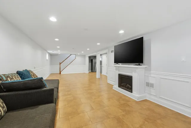 $439,900 | 8808 Meade Avenue, Oak Lawn, IL 60453