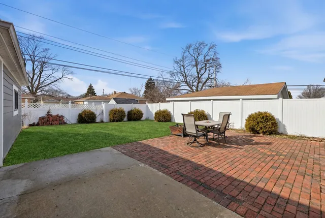 $439,900 | 8808 Meade Avenue, Oak Lawn, IL 60453