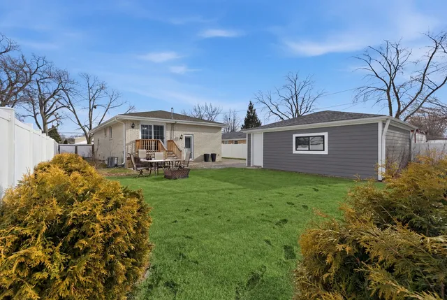 $439,900 | 8808 Meade Avenue, Oak Lawn, IL 60453