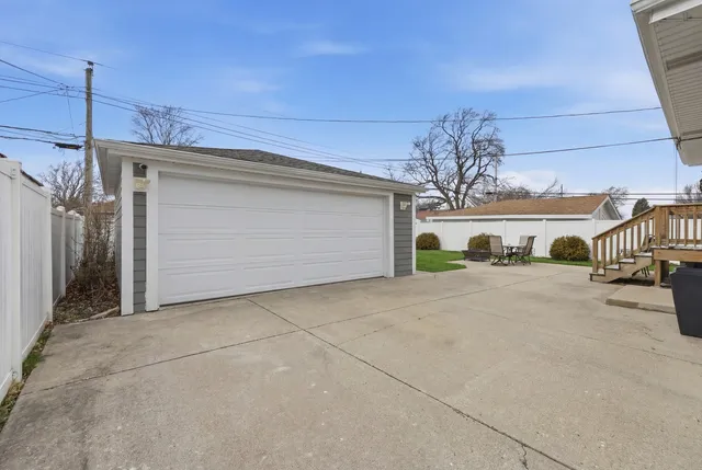 $439,900 | 8808 Meade Avenue, Oak Lawn, IL 60453