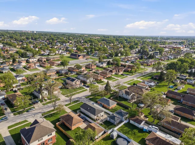 $439,900 | 8808 Meade Avenue, Oak Lawn, IL 60453