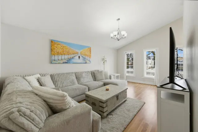 $439,900 | 8808 Meade Avenue, Oak Lawn, IL 60453