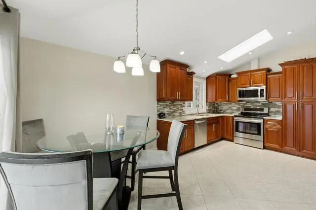 $439,900 | 8808 Meade Avenue, Oak Lawn, IL 60453