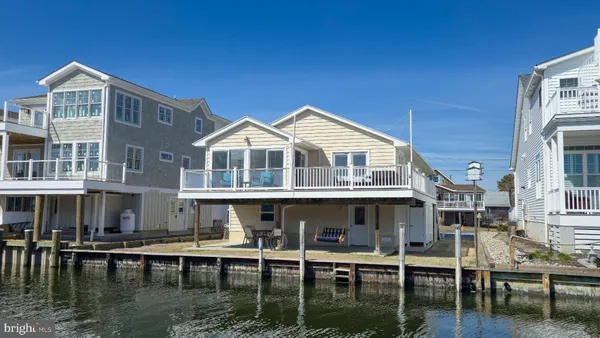 $1,350,000 | 30 West Bayard Street, Fenwick Island, DE 19944
