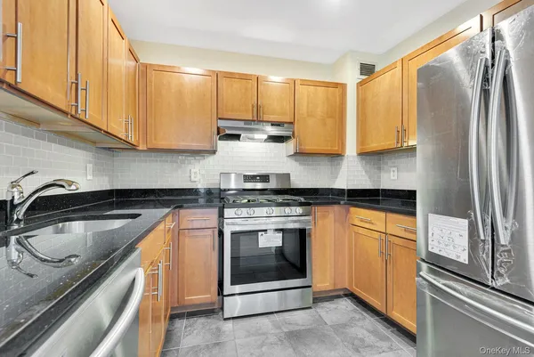 $875,000 | 41-02 Queens Boulevard, Unit 5F | Sunnyside