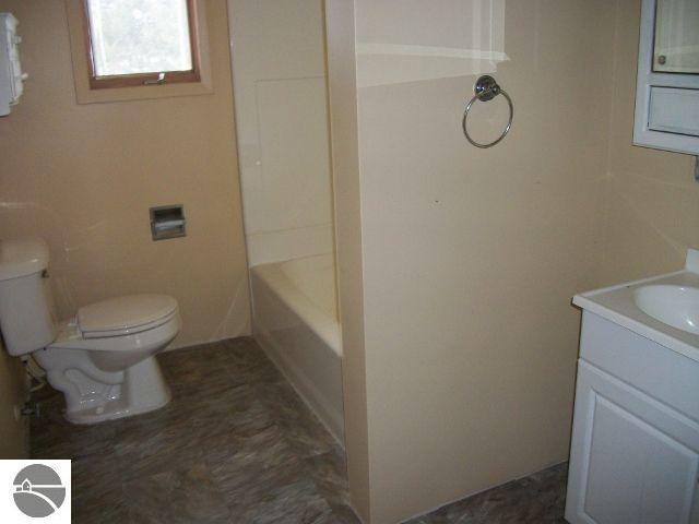6100 Brackett Road Williamsburg, MI 49690 - Photo 8 of 18 1733717-7.JPG
