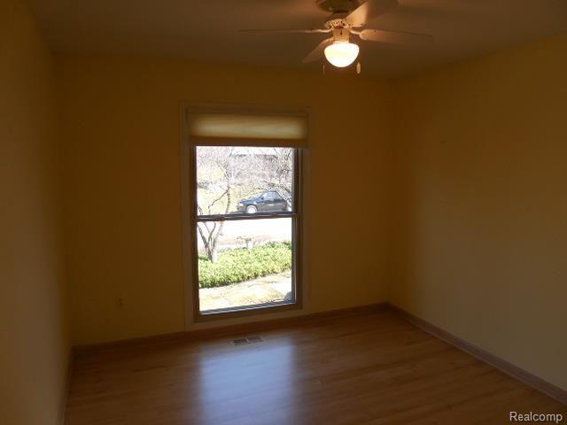 900 Stag Ridge Road Rochester, MI 48309 - Photo 21 of 31 DSCN0800.jpg