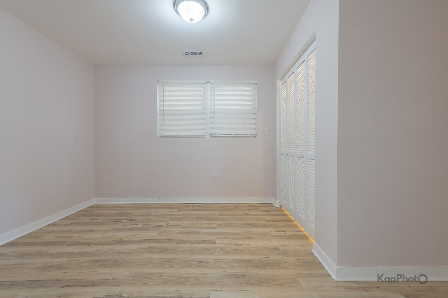 2029 South Canalport Avenue, Unit 2 Chicago, IL 60616 - Photo 12 of 28 a view of an empty room with wooden floor
