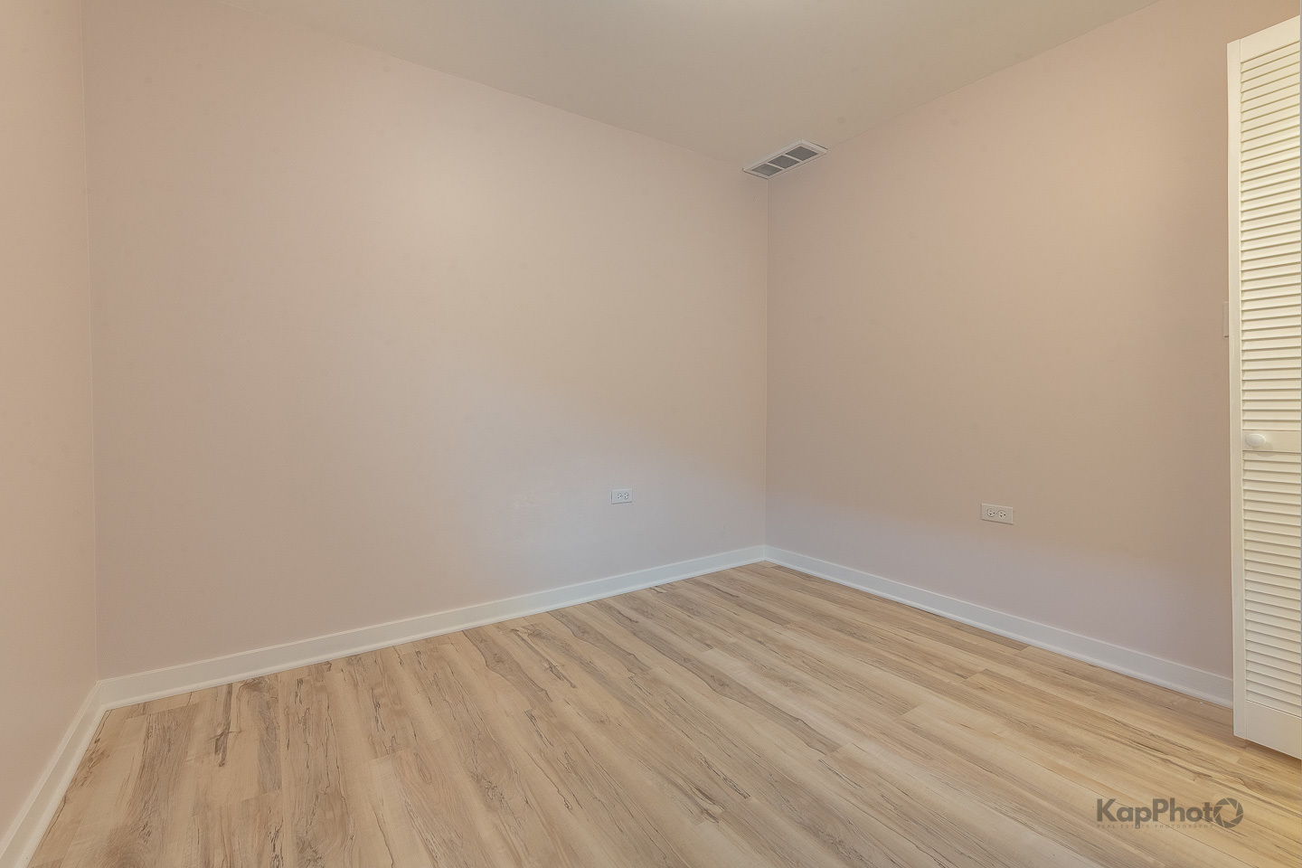 2029 South Canalport Avenue, Unit 2 Chicago, IL 60616 - Photo 15 of 28 a view of an empty room