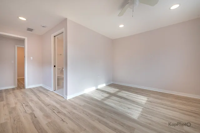 $2,400 | 2029 South Canalport Avenue, Unit 2, Chicago, IL 60616