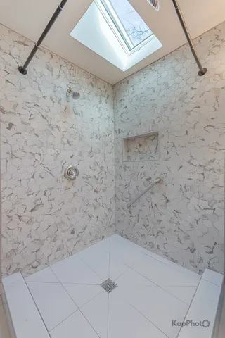 $2,400 | 2029 South Canalport Avenue, Unit 2, Chicago, IL 60616