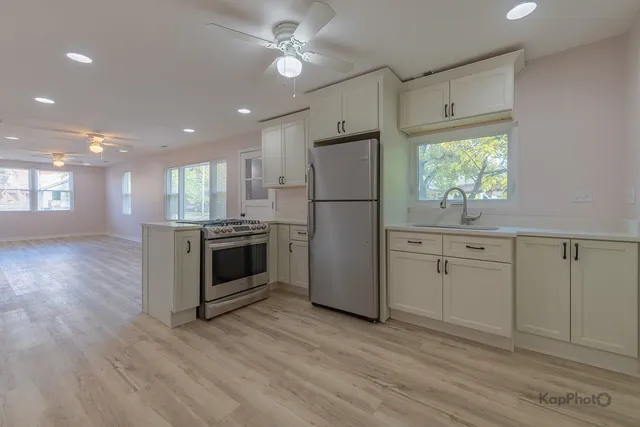 $2,400 | 2029 South Canalport Avenue, Unit 2, Chicago, IL 60616