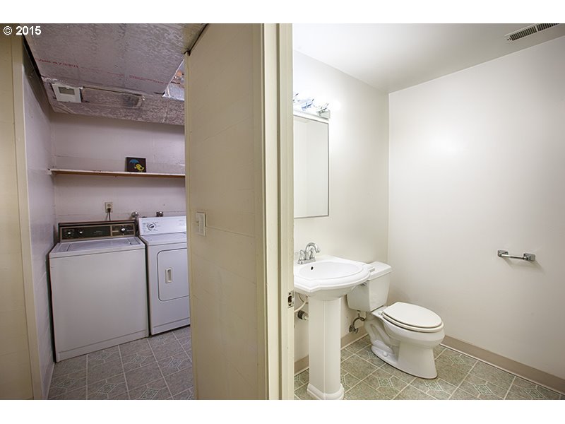 31 Southwest Taylors Ferry Road Portland, OR 97219 - Photo 18 of 23 a bathroom with a toilet a sink and a mirror