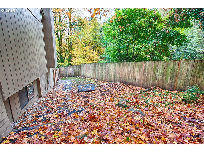 31 Southwest Taylors Ferry Road Portland, OR 97219 - Photo 23 of 23 a backyard of a house with lots of green space