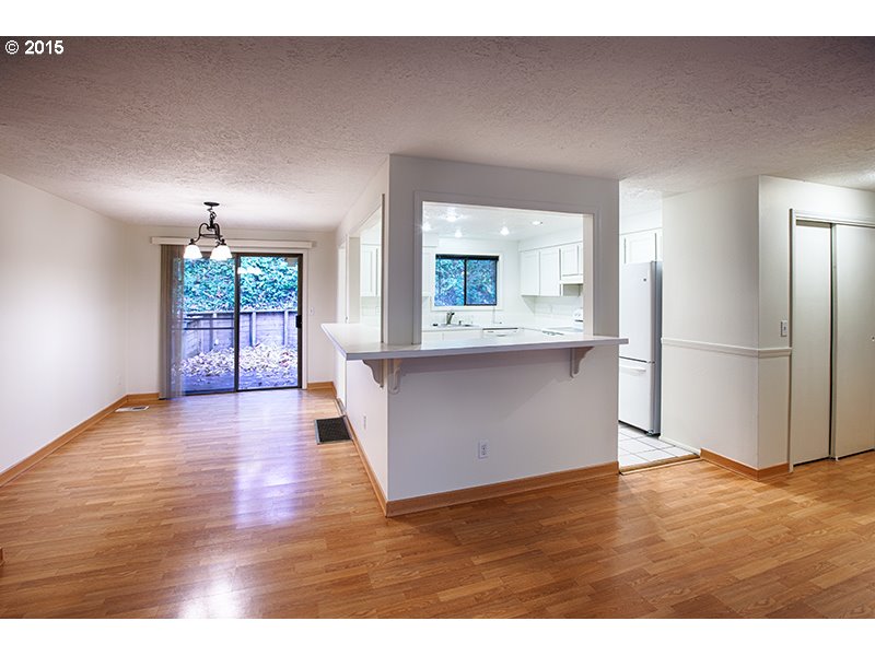 31 Southwest Taylors Ferry Road Portland, OR 97219 - Photo 6 of 23 a view interior of a house kitchen and wooden floor