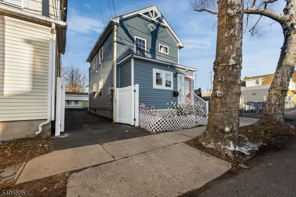 $550,000 | 425 East Avenue, Perth Amboy, NJ 08861